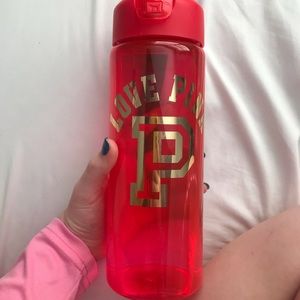 pink (vs) water bottle